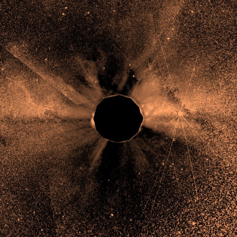 PUNCH wide-field mosaic of the outer corona: bright streamers radiating from a black central mask.